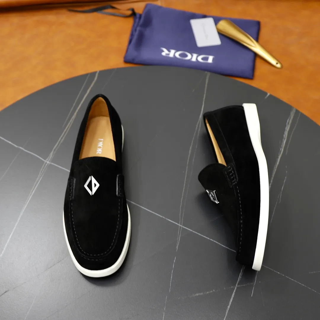 Ex-factory price: 540🙅‍♂️🙅‍♂️🙅‍♂️ Brand: Dior DIOR Standard code: Men's code 38/44 (45 can be customized) Grade: Same as the official website Material: Original cowhide stitching, cowhide lining, original TPU wear-resistant soft outsole Style categories: Leisure and sports version, footwear for driving, young fashion, European and American trends, British style Color: actual picture color